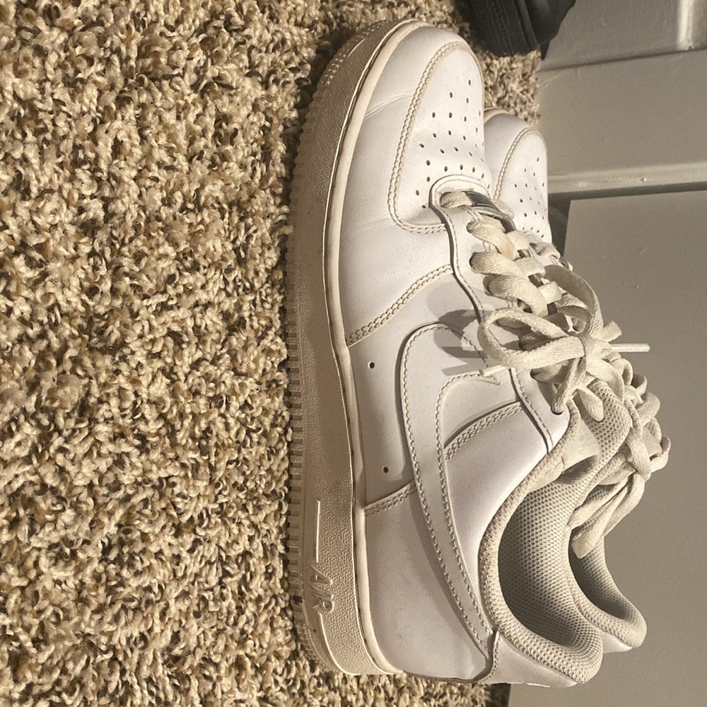 NIKE AIR FORCES - Picture 2 of 7